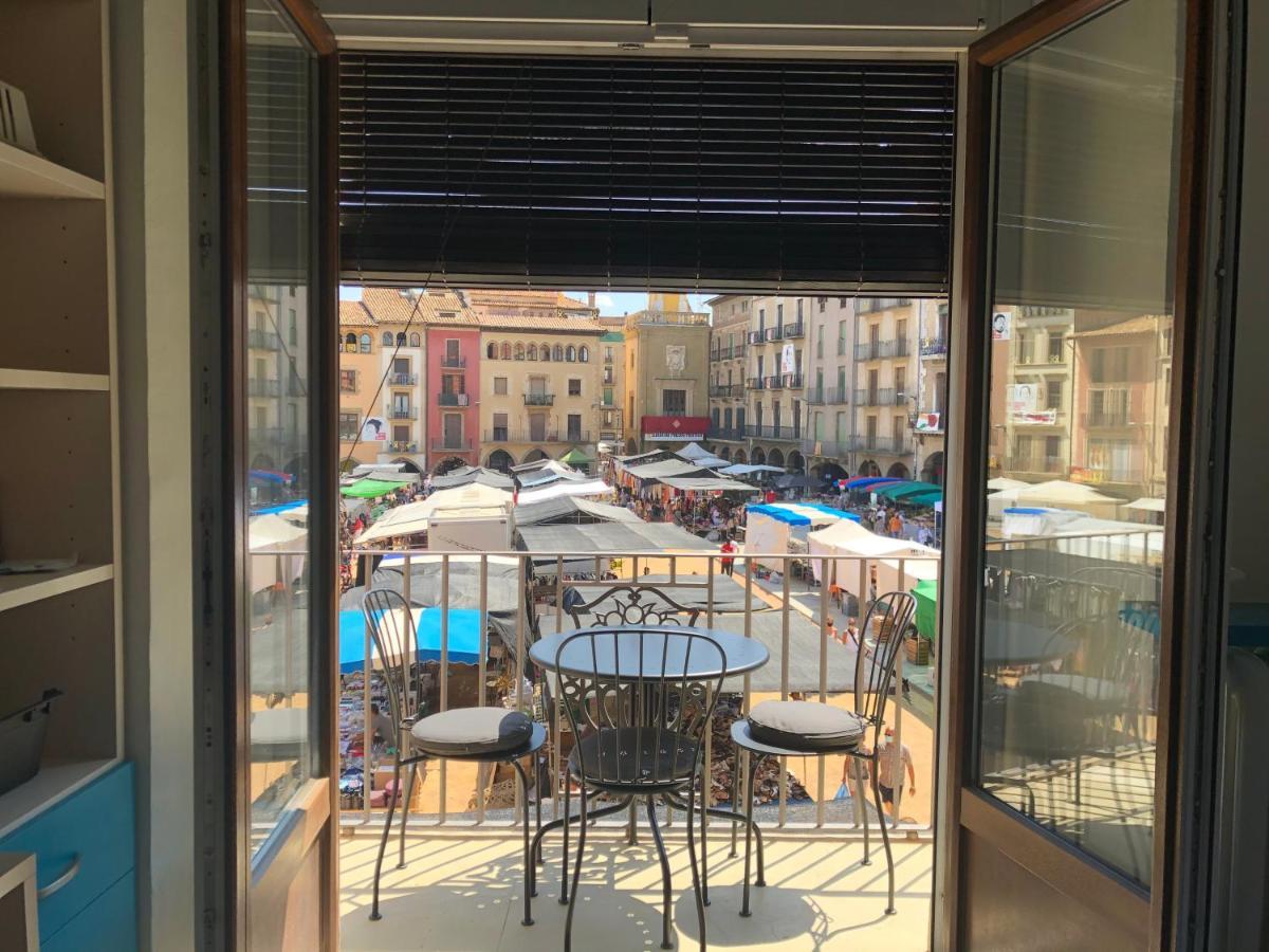 Apartaments Vicus 3 Con Vistas A La Plaza Mayor De Vic Exterior photo