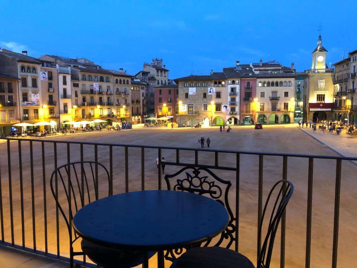 Apartaments Vicus 3 Con Vistas A La Plaza Mayor De Vic Exterior photo