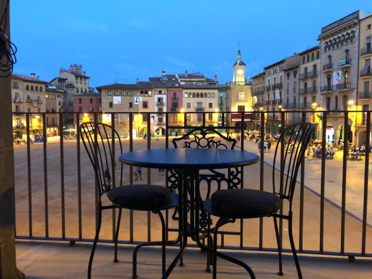 Apartaments Vicus 3 Con Vistas A La Plaza Mayor De Vic Exterior photo