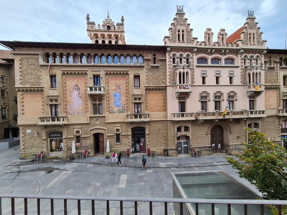 Apartaments Vicus 3 Con Vistas A La Plaza Mayor De Vic Exterior photo